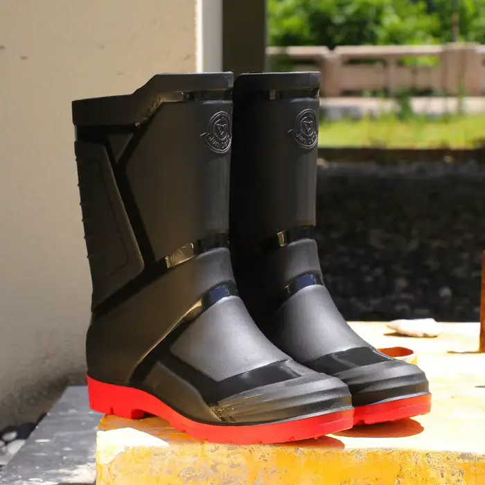 Bottes de pluie homme fashion mi-mollet imperméables antidérapantes outdoor lavage auto PVC bout rond talon bas