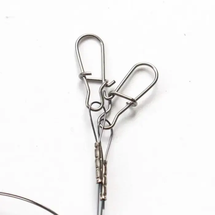 Leader pêche en acier avec émerillon et clip, bas de ligne résistant pour carpe et eau